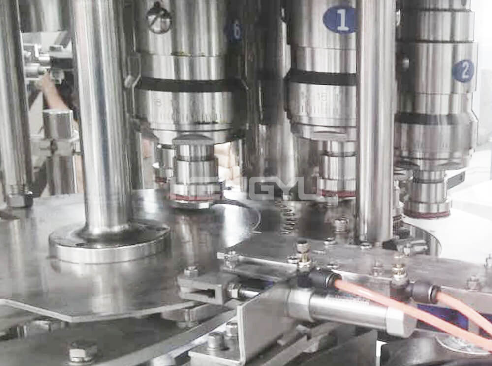 Carbonated Soft Drink Can Filling Sealing Machine